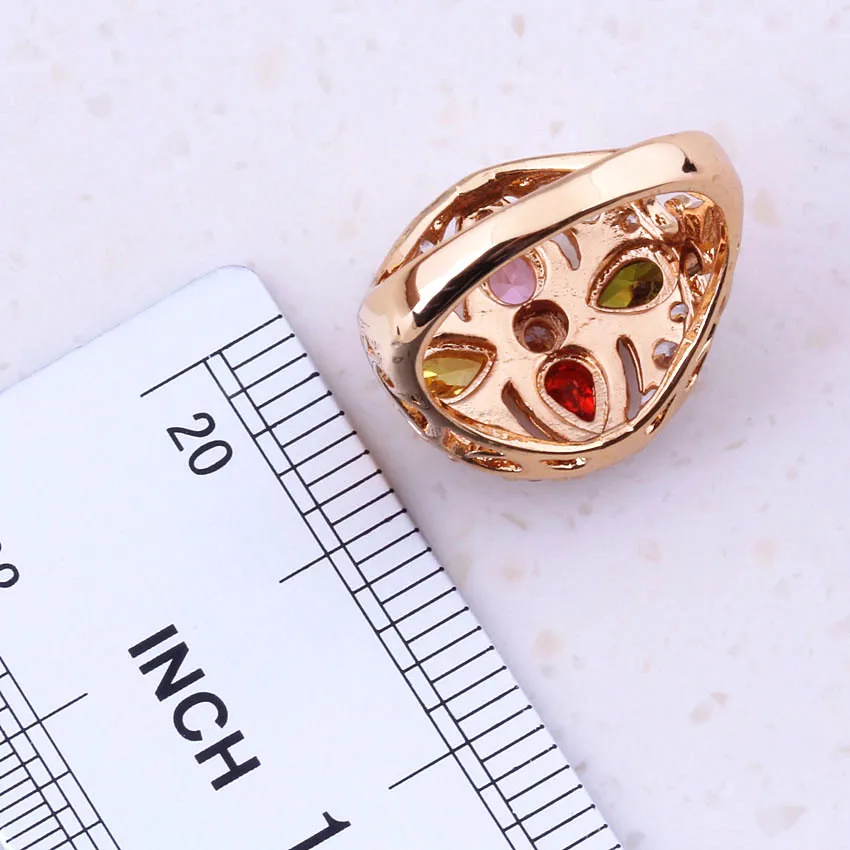 Женское кольцо с разноцветным кристаллом желтое золото недорогие модные