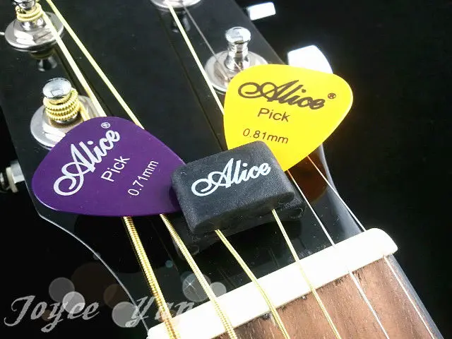 

Alice A010C Guitar HeadStock Rubber Pick Holder with Free 5pcs Guitar Picks Free Shipping