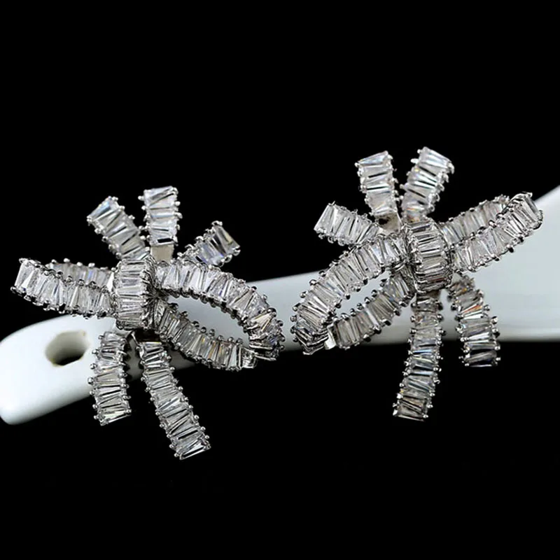 Роскошные серьги-гвоздики белого и золотого цвета с большим бантом для женщин