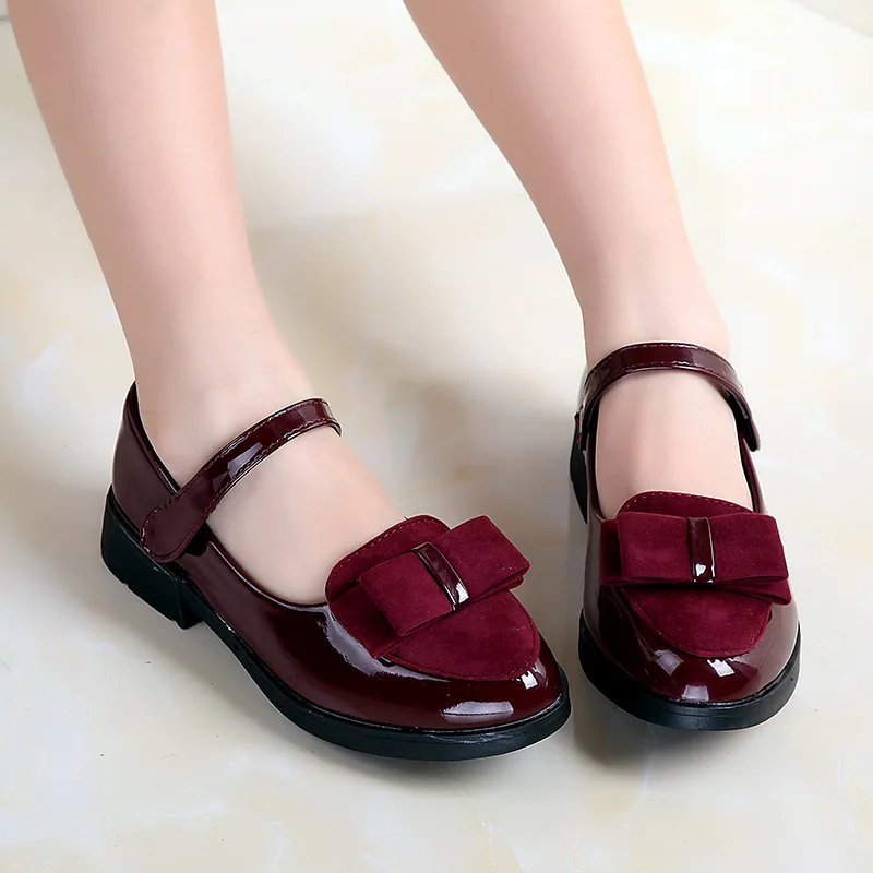 Кожаные туфли для девочек вечерние с цветами маленьких принцесс детская обувь на
