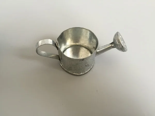 50 шт./лот D3.5XH3cm Минимальная металлическая декоративная игрушка поливки банки
