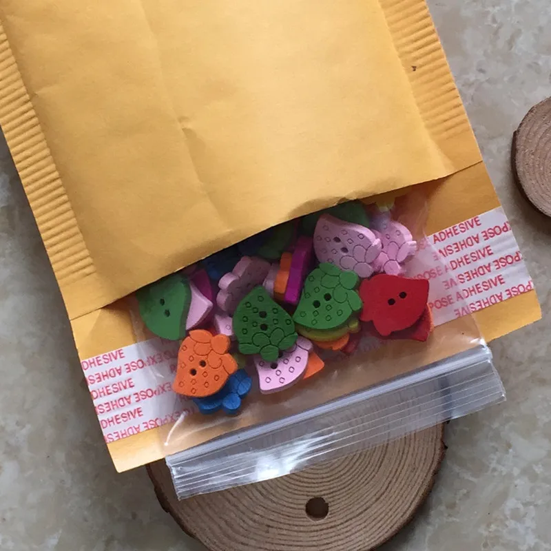 Новинка 2016 100 шт. Разноцветные деревянные пуговицы с клубничным узором 2