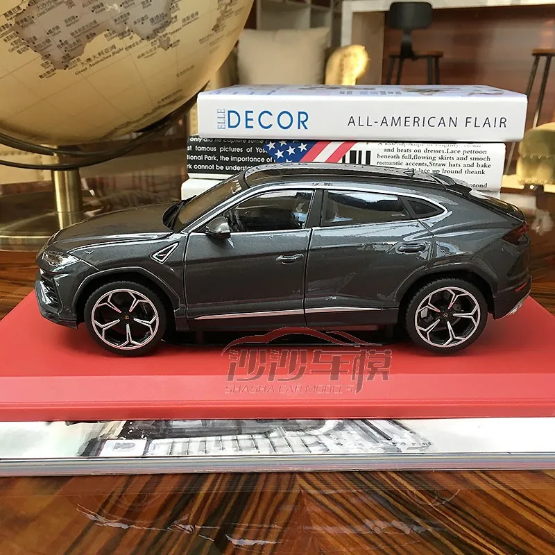 Литой металл 1/20 супер Урус Suv Настольный дисплей Коллекция Модель игрушки для детей