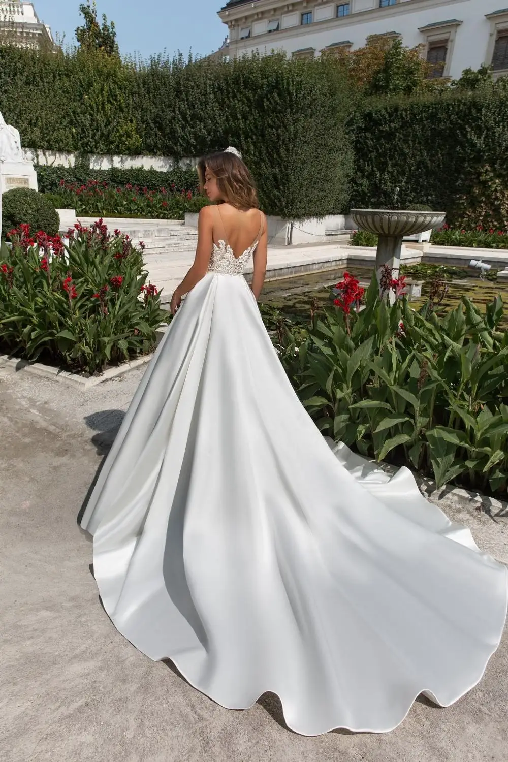 

Luxury Lace Embroidery 2019 Wedding Dresses 100cm Long Train Sweetheart Elegant Plus size Vestido De Noiva Bride HA091