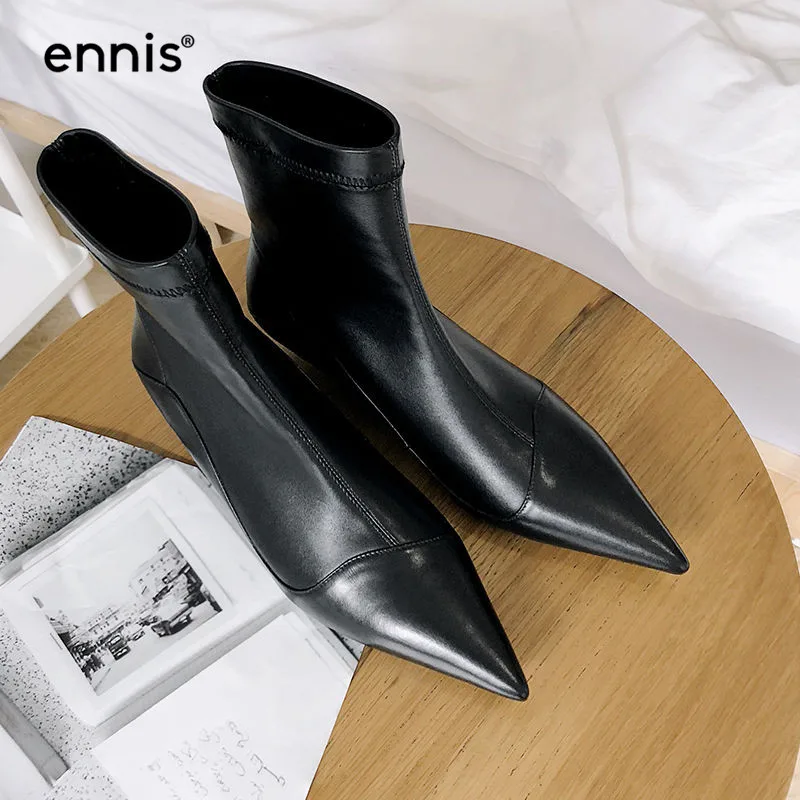 ENNIS/ г.; черные растягивающиеся ботинки; обувь на низком каблуке с острым носком; женские ботинки из натуральной кожи; сезон осень-зима; модные дизайнерские ботинки; Новинка; A8117