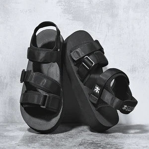 Мужские легкие пляжные сандалии SUROM, Повседневная Уличная обувь на плоской подошве, модные удобные босоножки черного цвета, лето