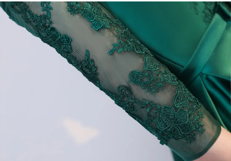 Женское атласное вечернее платье короткое Кружевное изумрудно зеленого цвета с