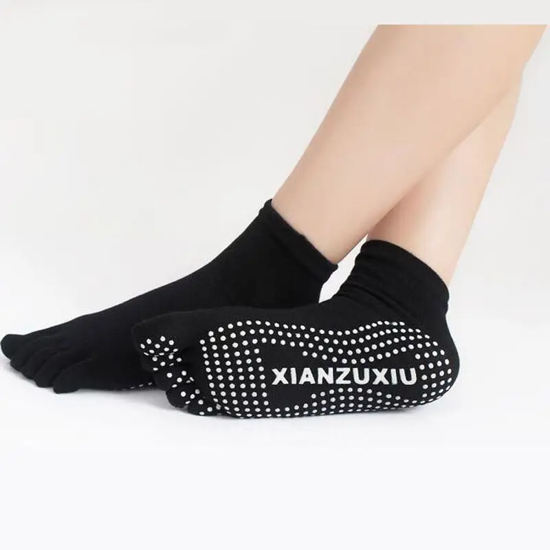 Black 1 пара, женские носки для йоги, Нескользящие, массажные с резиновым покрытием, теплые носки для фитнеса, гимнастики, танцев, спорта, упражнений, босиком - Цвет: Black