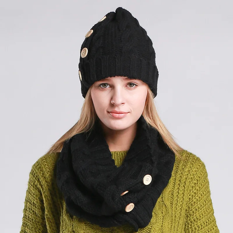 Элегантная женская вязаная шапка и шарф на пуговицах комплект из двух предметов