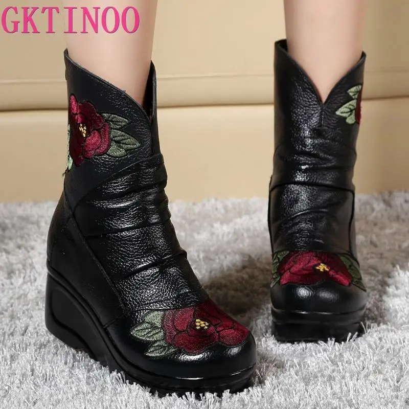 GKTINOO/модные женские зимние сапоги из натуральной кожи с вышивкой; винтажные Нескользящие сапоги ручной работы; женская обувь на танкетке