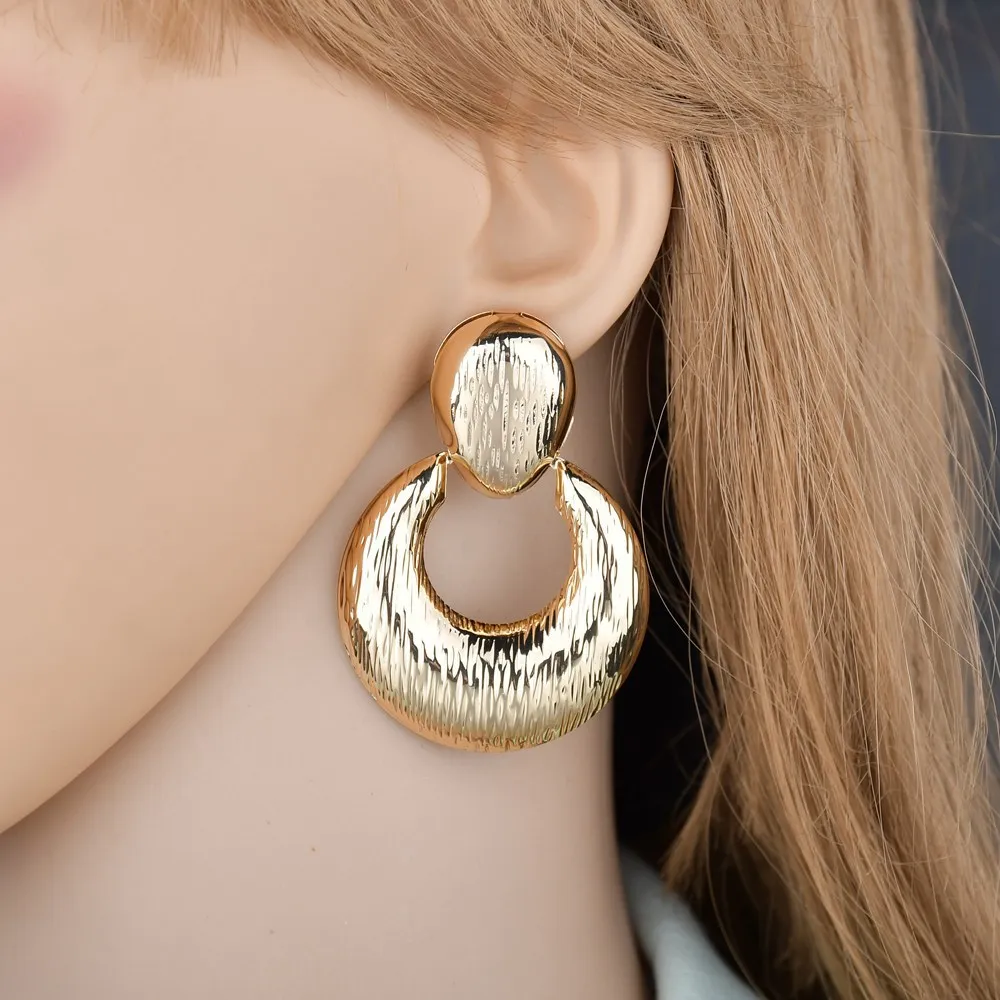 Женские сережки гвоздики золотистого и серебряного цветов с круглой полой