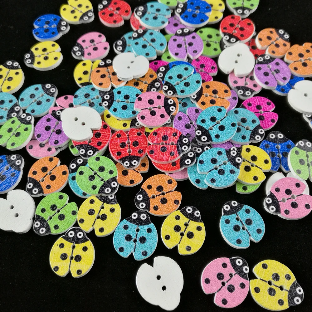 Деревянные швейные пуговицы для скрапбукинга разные на два отверстия LadyBird