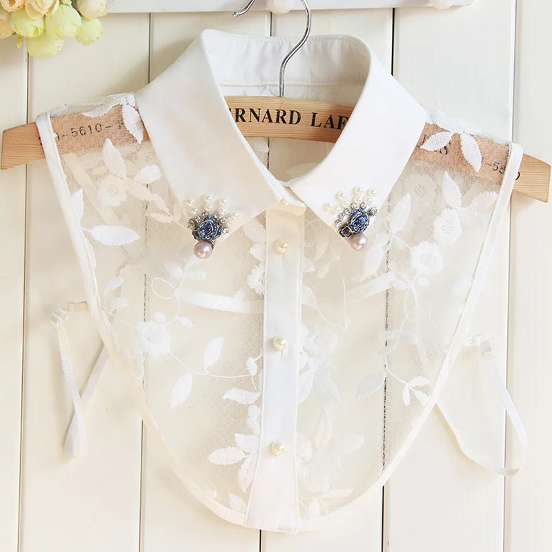 Хлопковая черно белая джинсовая рубашка с кружевным отворотом и ложным