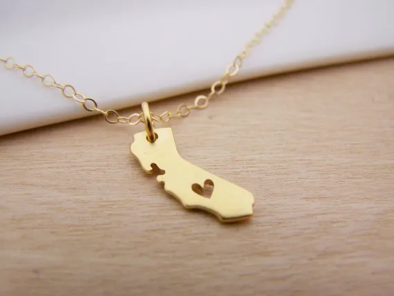Ожерелье с контурной картой Калифорнии и силуэтами сердца ожерелье из США штат