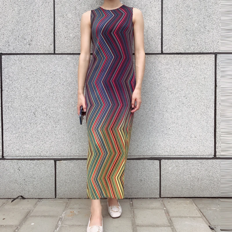 Miyake элегантное Модное Длинное Платье в полоску без рукавов с круглым вырезом