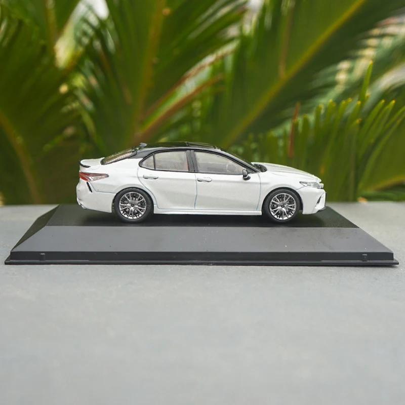 Коллекционная белая модель Toyota Camry 1/43 коллекционная игрушка в подарок 2018| |
