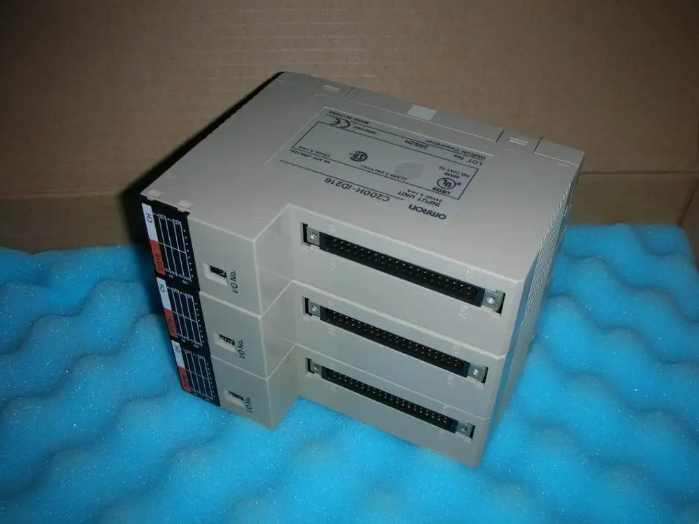 

Бывший в употреблении OMRON C200H-ID216