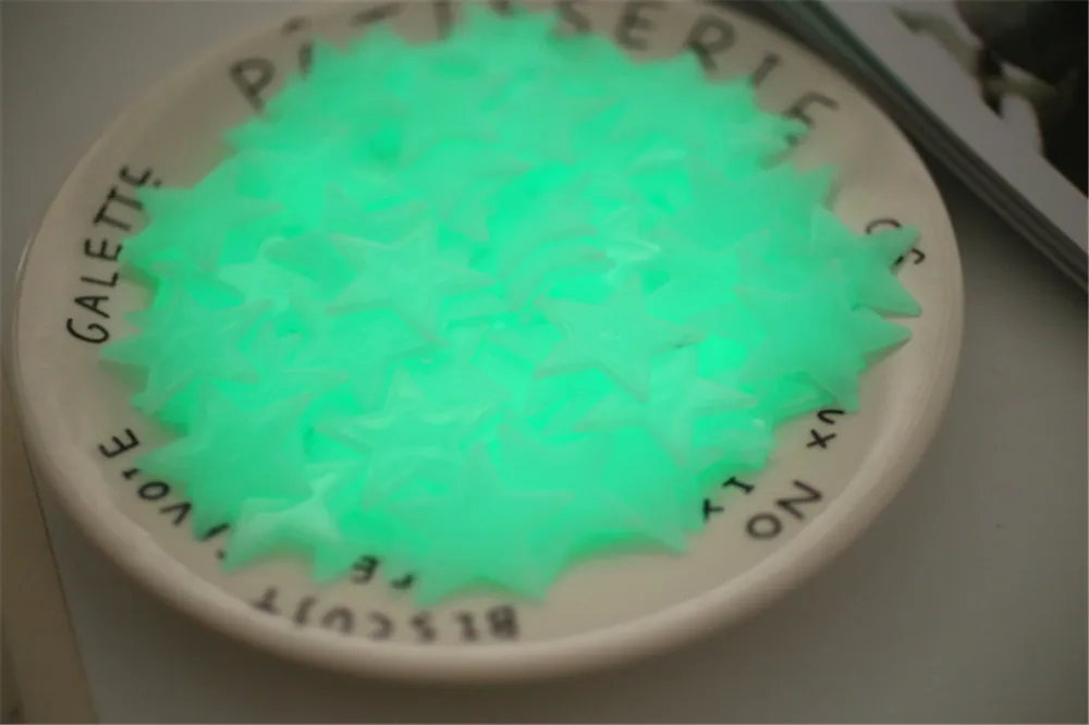 Светящиеся в темноте игрушки 3 см светящиеся наклейки виде звезд флуоресцентная