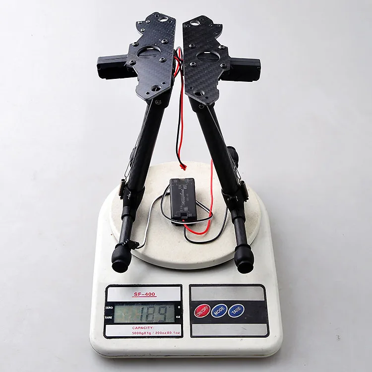 Электрическое шасси с выдвижным цифровым креплением из углеродного волокна для