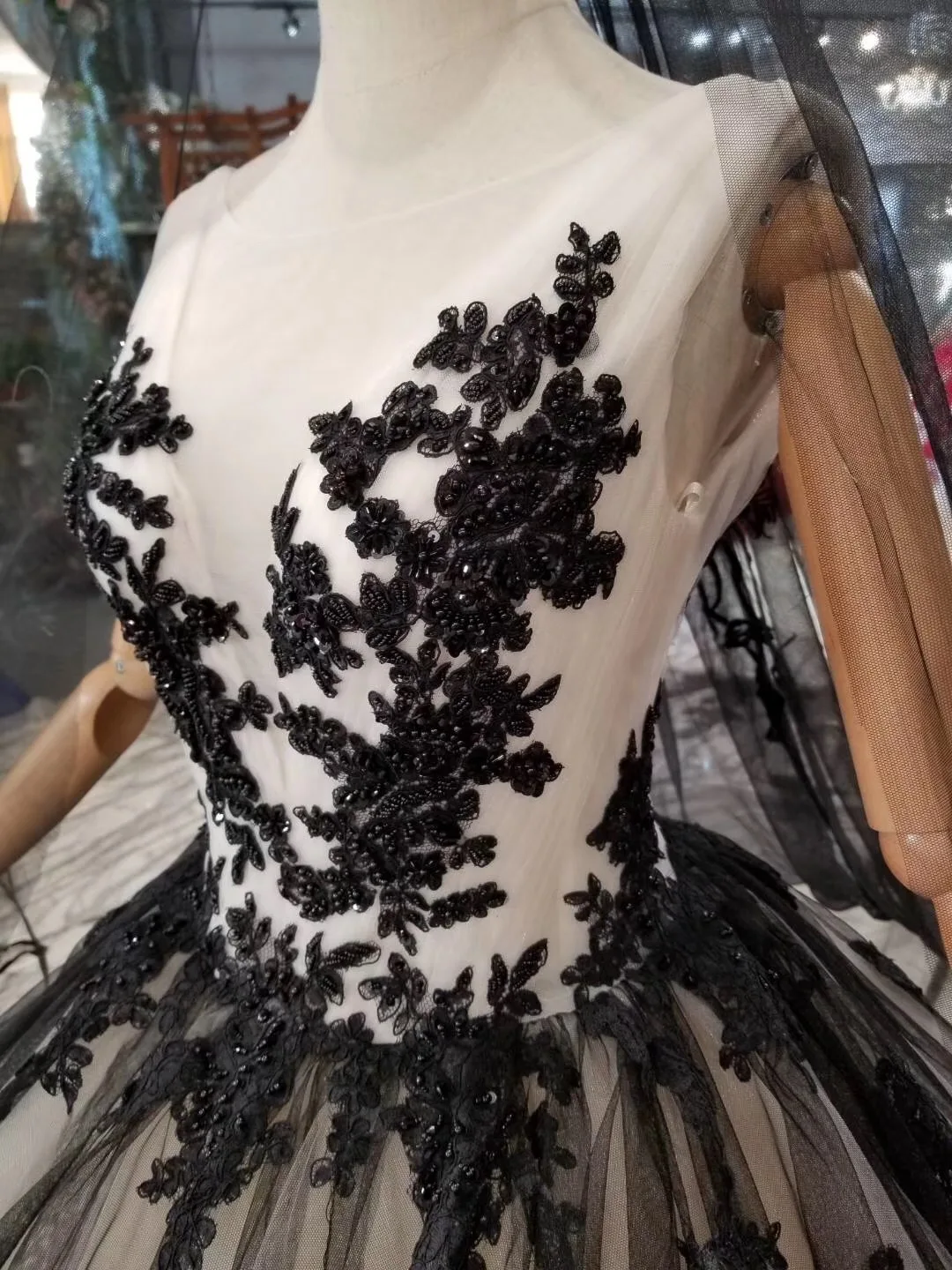 

Prom Dresses Long 2019 New Black Lace V-neck Sexy Backless Ball Gown Appliques Mix Colors Long Party Gowns For Wedding Guest