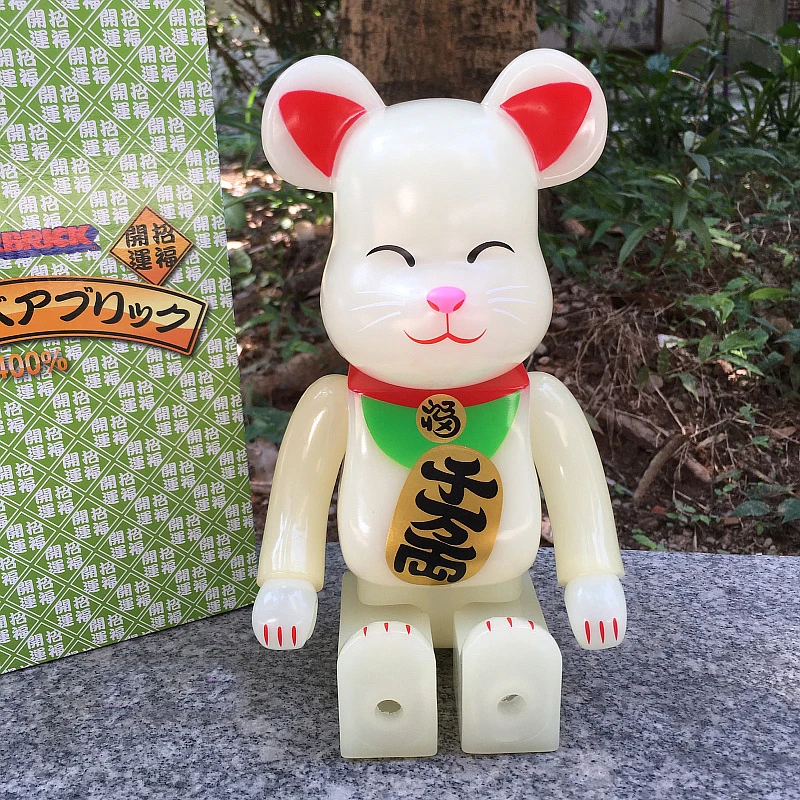 Лидер продаж виниловая кукла Bearbrick 400% 28 см светящаяся фигурка кота удачи из ПВХ