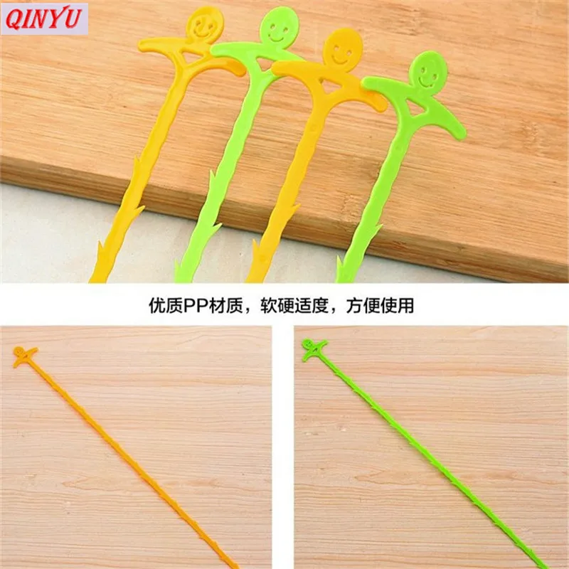 Улыбающееся лицо крюк для чистки ванной сток в полу канализация земснаряд