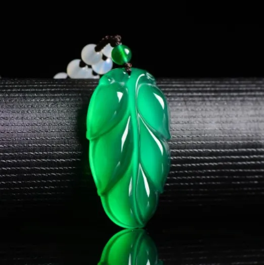

Brazilian high ice yellow agate chalcedony annual surplus goldfish pendant sweater Necklace