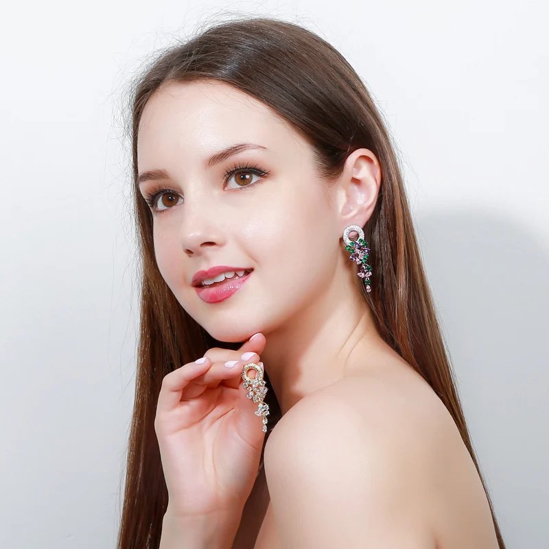 Женские серьги капельки ThreeGraces в виде круглых и длинных листов с фианитом