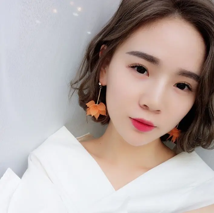 Женские акриловые серьги-капельки в виде лепестков