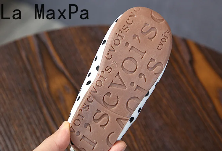 2019 Autumn new children's wear girls light shoes temperament dot metal buttons baby soft Kids |