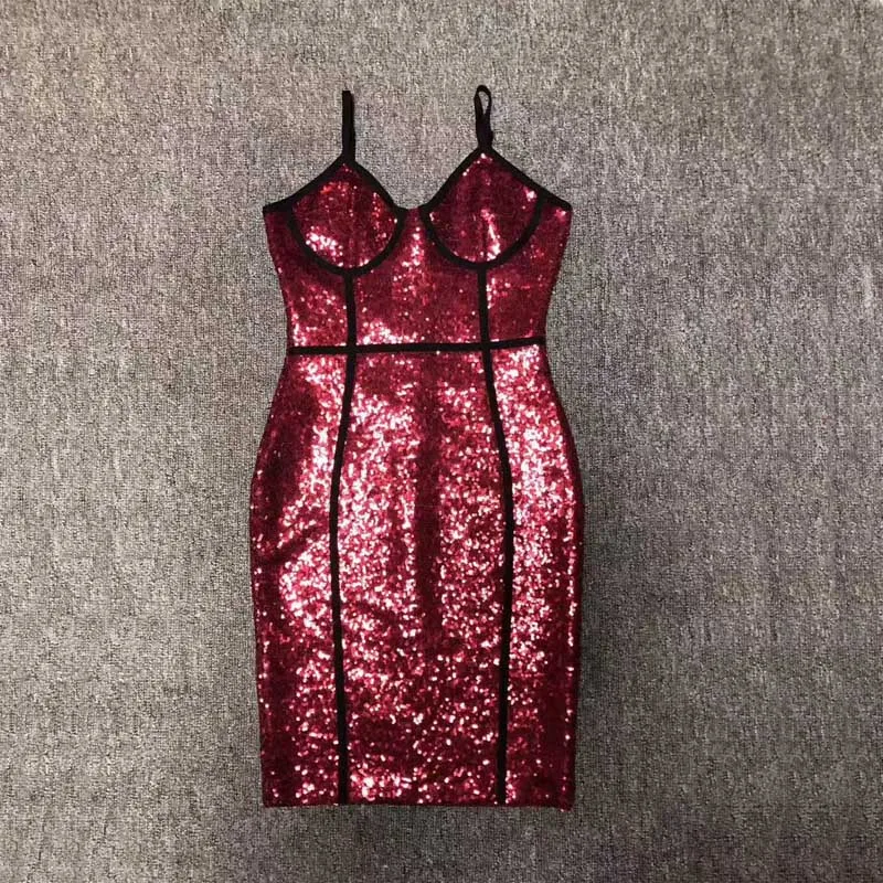Женское мини-платье расшитое блестками с открытой спиной и без рукавов для