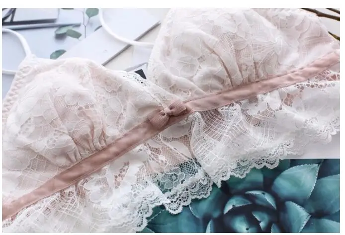 Красивый кружевной комплект женского японского бюстгальтера и трусиков мягкое