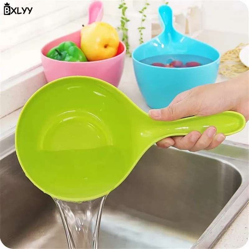 

BXLYY Plastic Long Handle Water Scoop Kitchen Cooking Water Spoon Children Bath Water Scoop Kitchen Accessories Baby Shower.7z