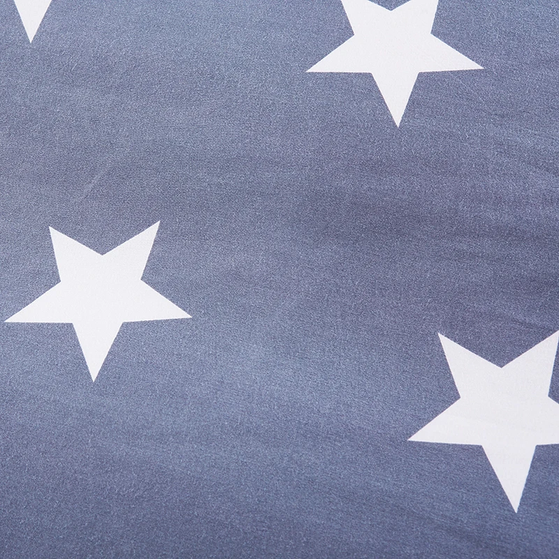 Домашние комплекты постельного белья белые звезды облака в клетку