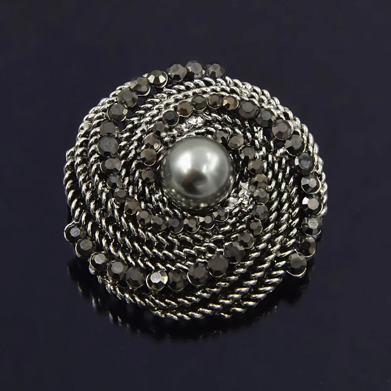 Элегантная черная брошь в винтажном стиле с кристаллами и жемчугом деловом |