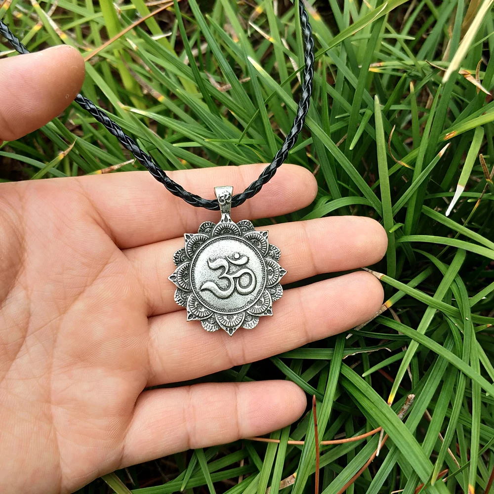 

LANGHONG 10pcs The Flower and OM Necklace Tibet Mandala Necklace Tibet Spiritual Necklace Geometry amulet Religious jewelry