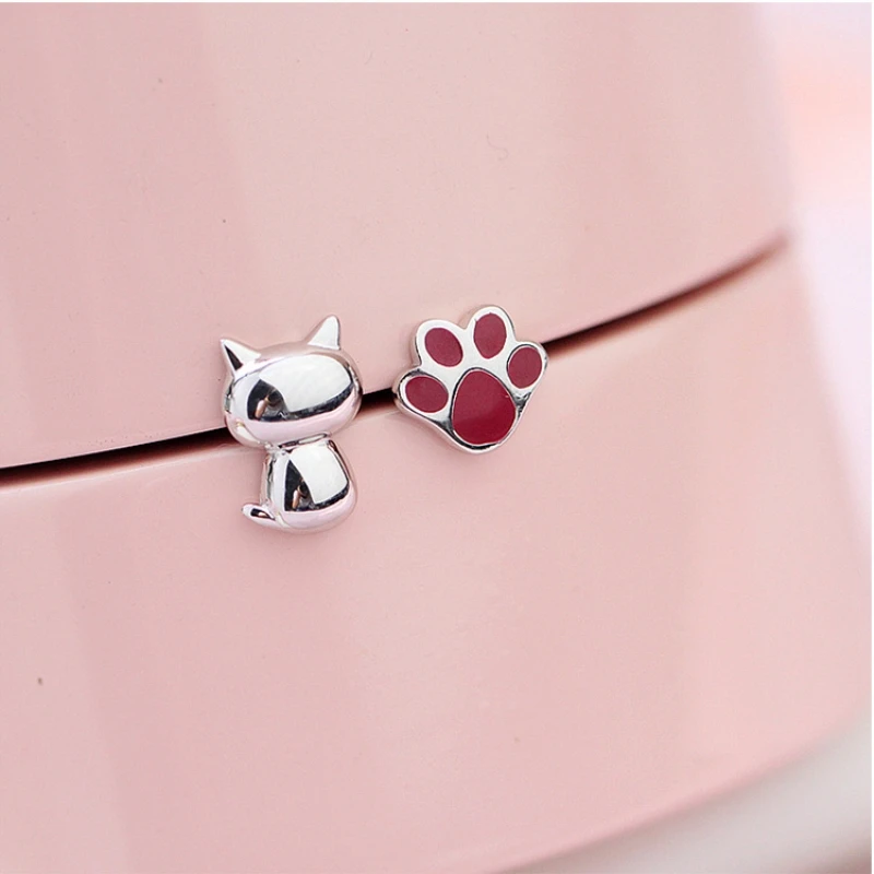 

WYEAIIR Asymmetry Cute Sweet Literary Fresh Cat Claws 925 Sterling Silver Female Stud Earrings