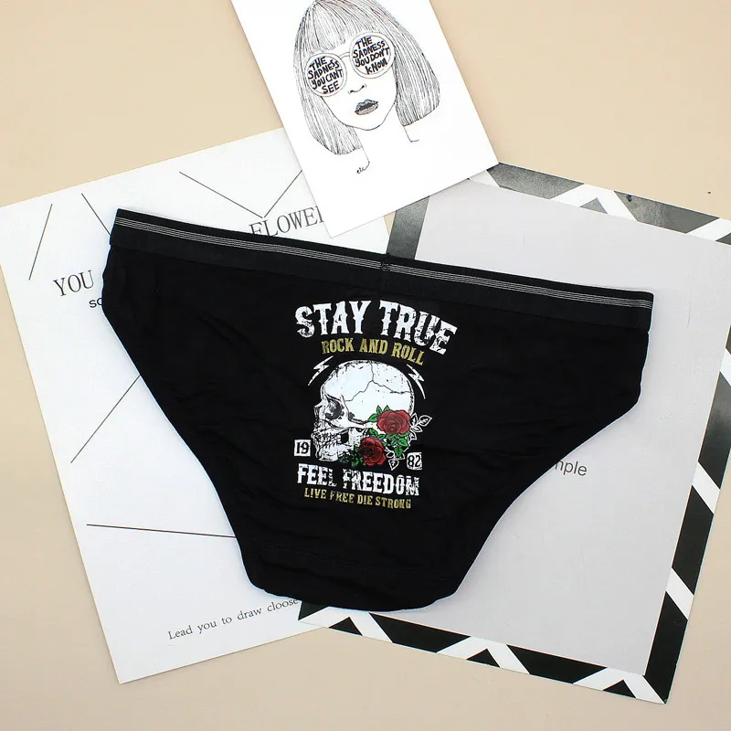 black skull SP& CITY/Хлопковые женские трусики с мультяшным черепом; мягкое дышащее милое бесшовное нижнее белье для девочек; спортивные трусы с буквенным принтом; рождественское нижнее белье - Цвет: black skull