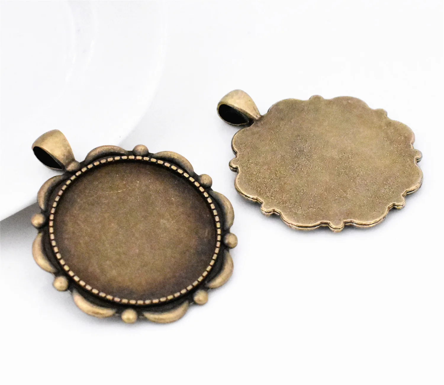 

4pcs 30mm Inner Size Antique Bronze Plated Flower Style Cabochon Base Cameo Setting Charms Pendant-A3-59