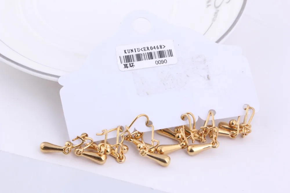 Серьги золотистого цвета CC с горячей гладкой каплевидной подвеской золотого