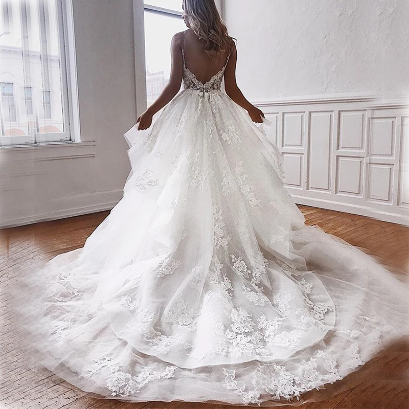 

Attractive Spaghetti Straps Appliques Beading Tiered Skirt Backless Wedding Dress 2019 Boho Sofuge Vestido De Noiva Dubai Arabic