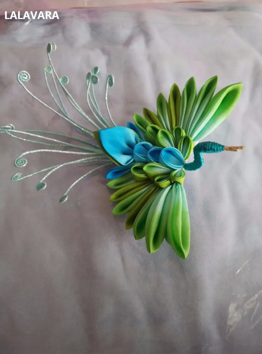 LALAVARA Заказные азиатские традиционные аксессуары для волос tsuami Kanzashi Шелковый Павлин шпилька для волос большой счастливый птица чародей