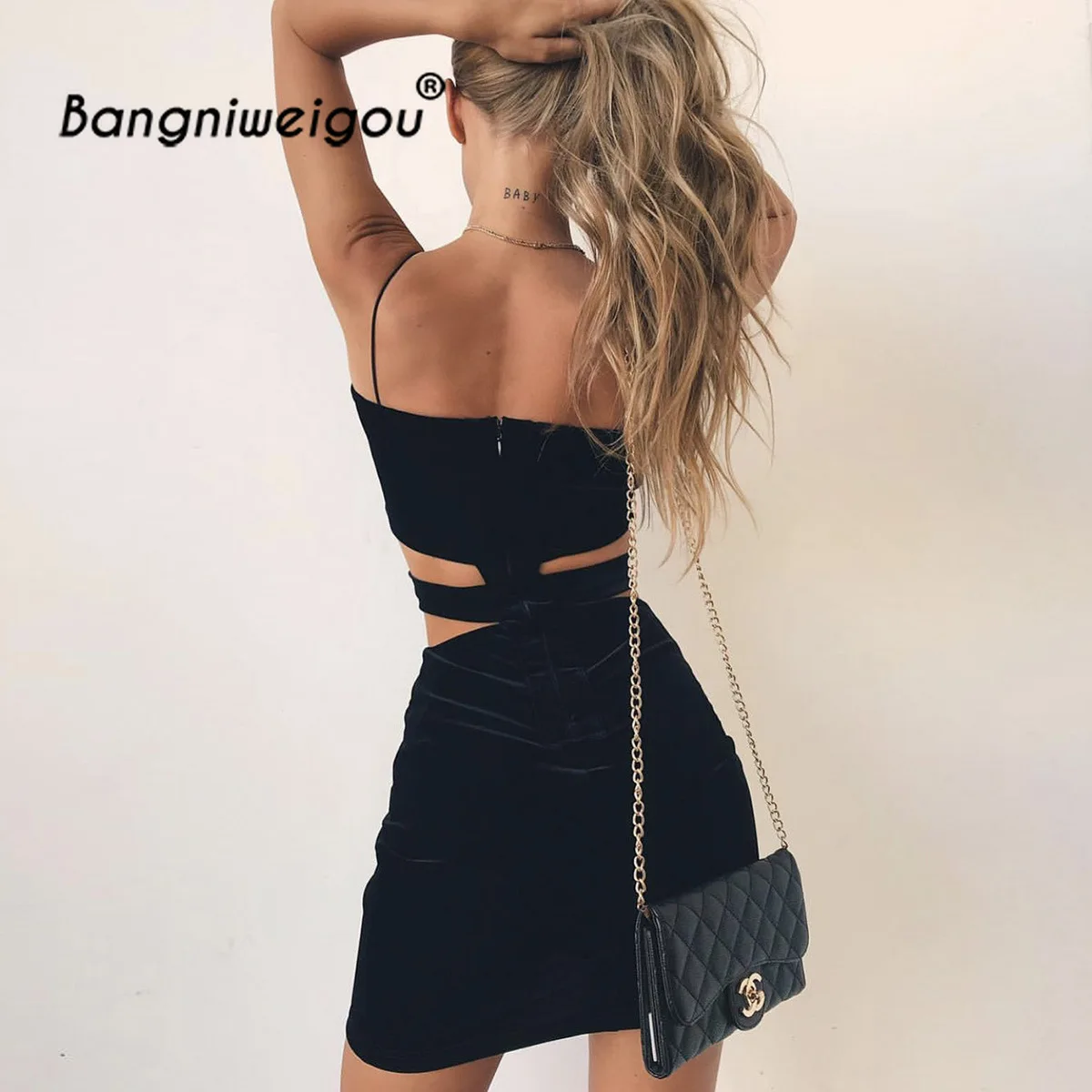 Соблазнительное велюровое платье комбинация с вырезами женское маленькое