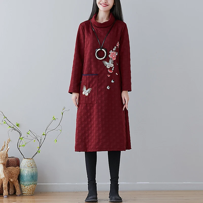2018 новое осенне зимнее толстое теплое платье с высоким воротом и вышивкой