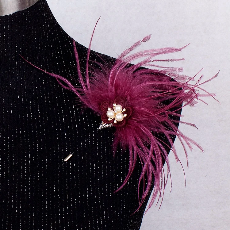 Original Europe and America Exaggerated Feather Brooch Luxury Coat Accessories Word |