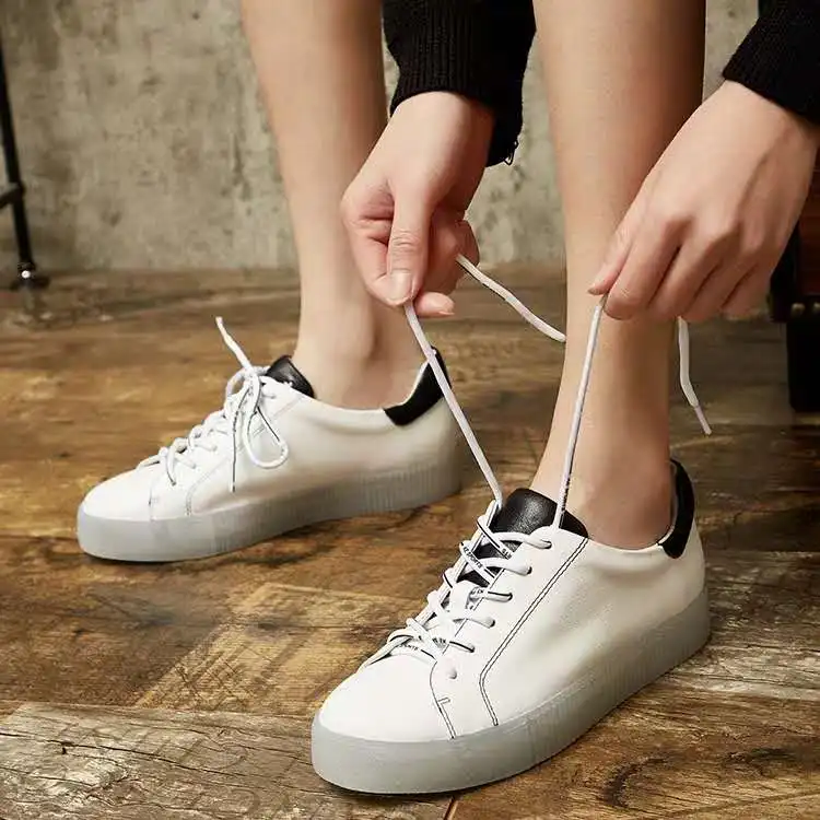 Новинка модные маленькие белые женские повседневные удобные кроссовки из