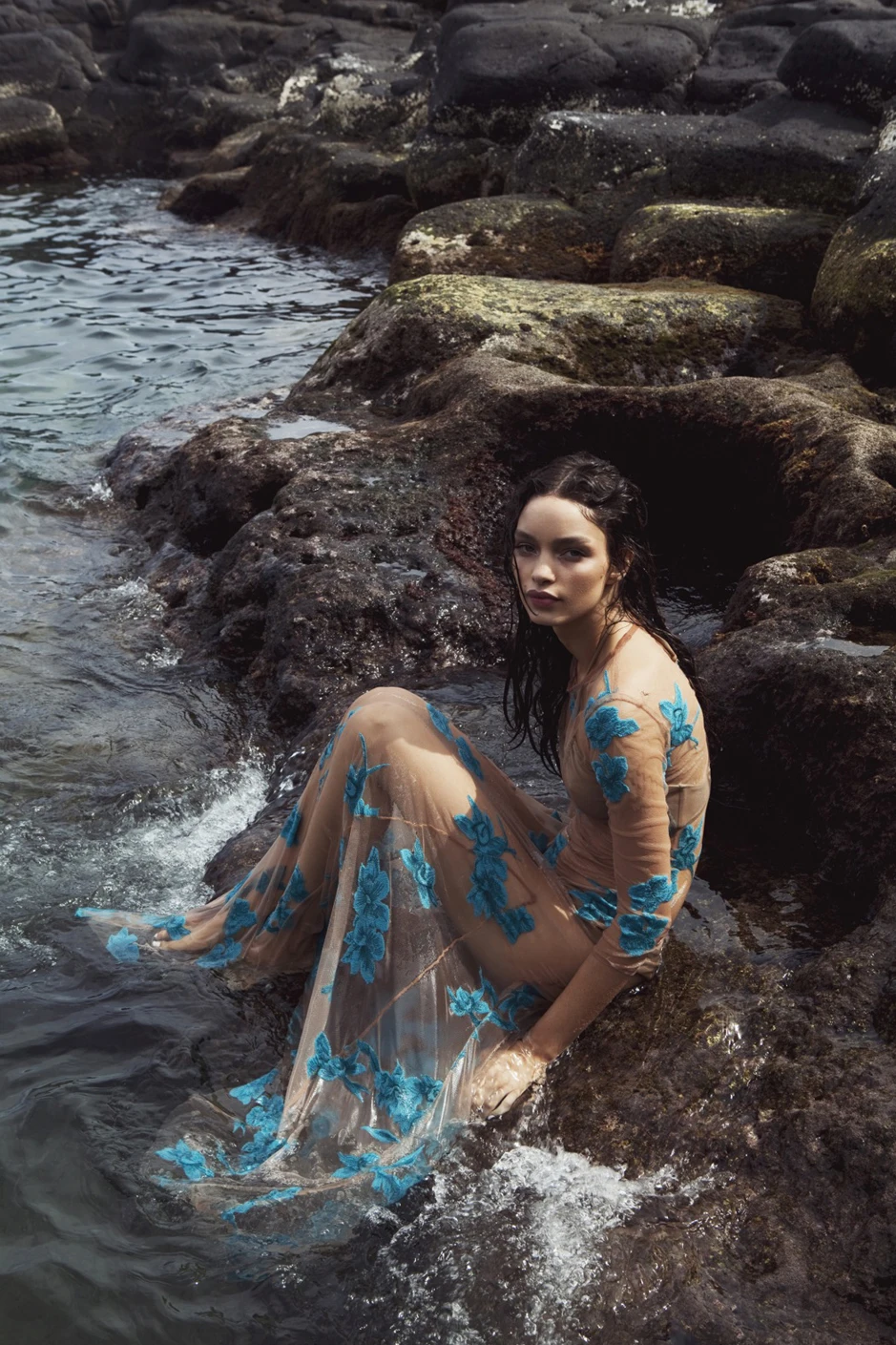 Женское платье с цветочной вышивкой бежевое Сетчатое макси круглым вырезом и