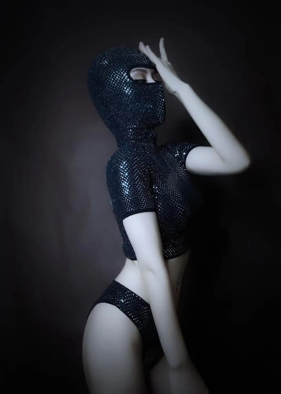 Комплект женский из 3 предметов (топы шорты маска) с Черными Блестками для ночного