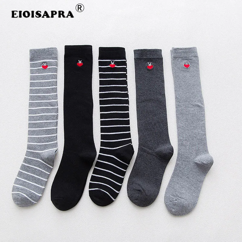 

[EIOISAPRA] Осень-Зима японский Harajuku полосатый любовь вышивка шоу тонкие бедра высокие женские носки Каваи смешные носки Sokken