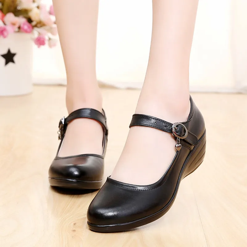 Женские туфли из натуральной кожи черные туфли-лодочки на танкетке среднем